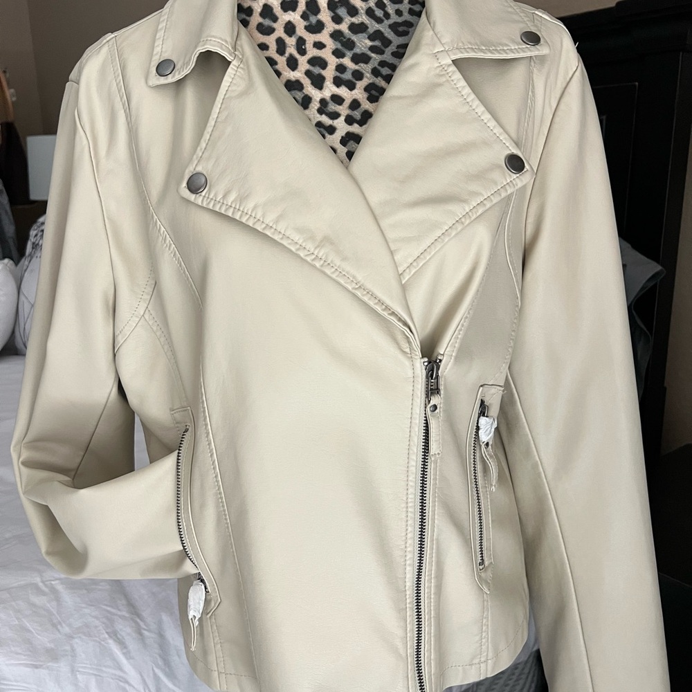 Max Studio Women's Cream Jacket